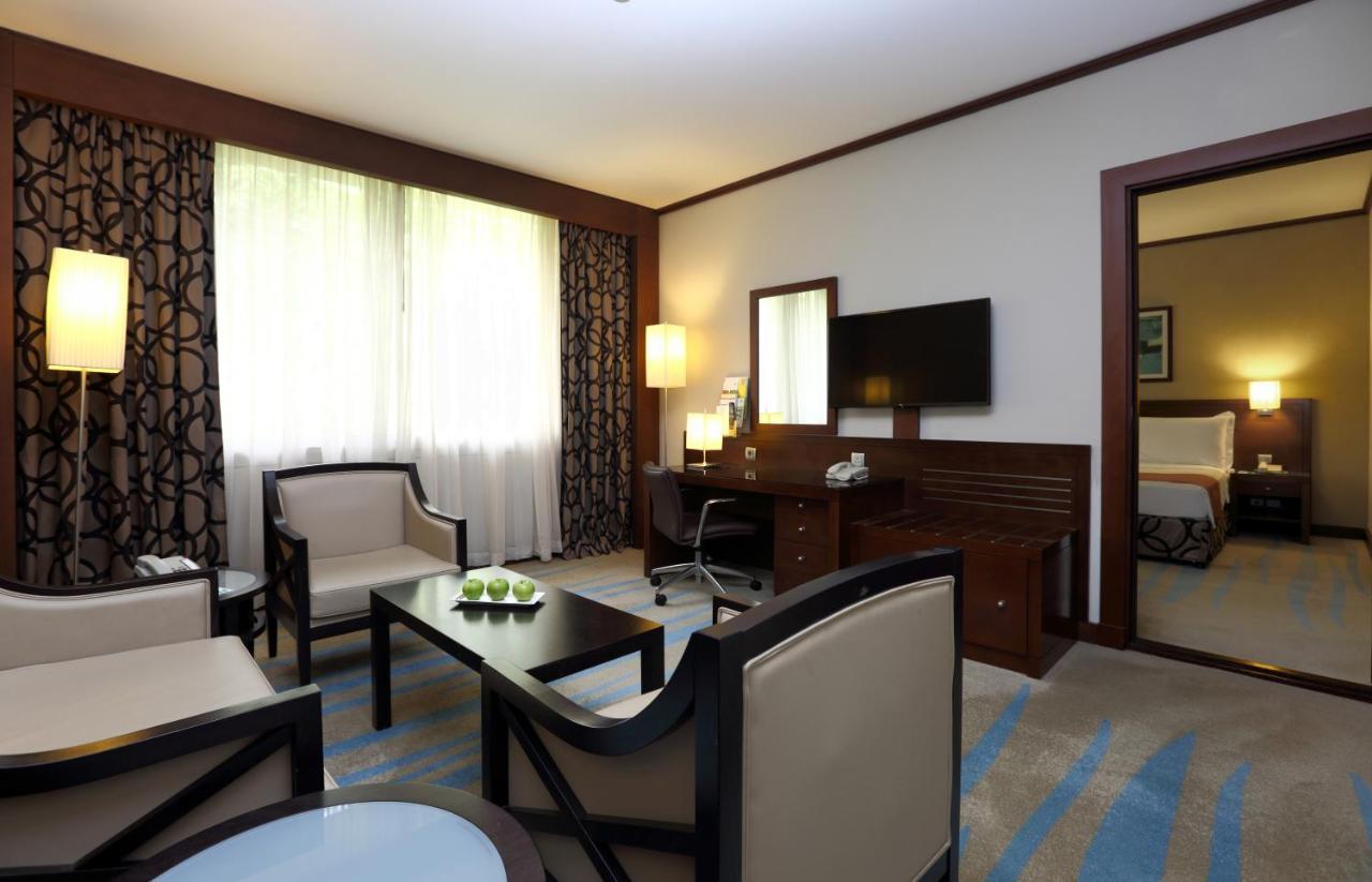 Holiday Inn Riyadh Izdihar By Ihg Exterior photo