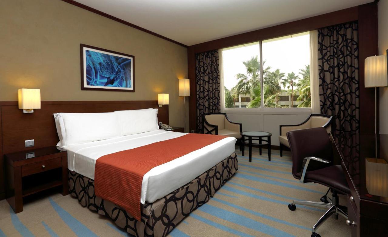 Holiday Inn Riyadh Izdihar By Ihg Exterior photo
