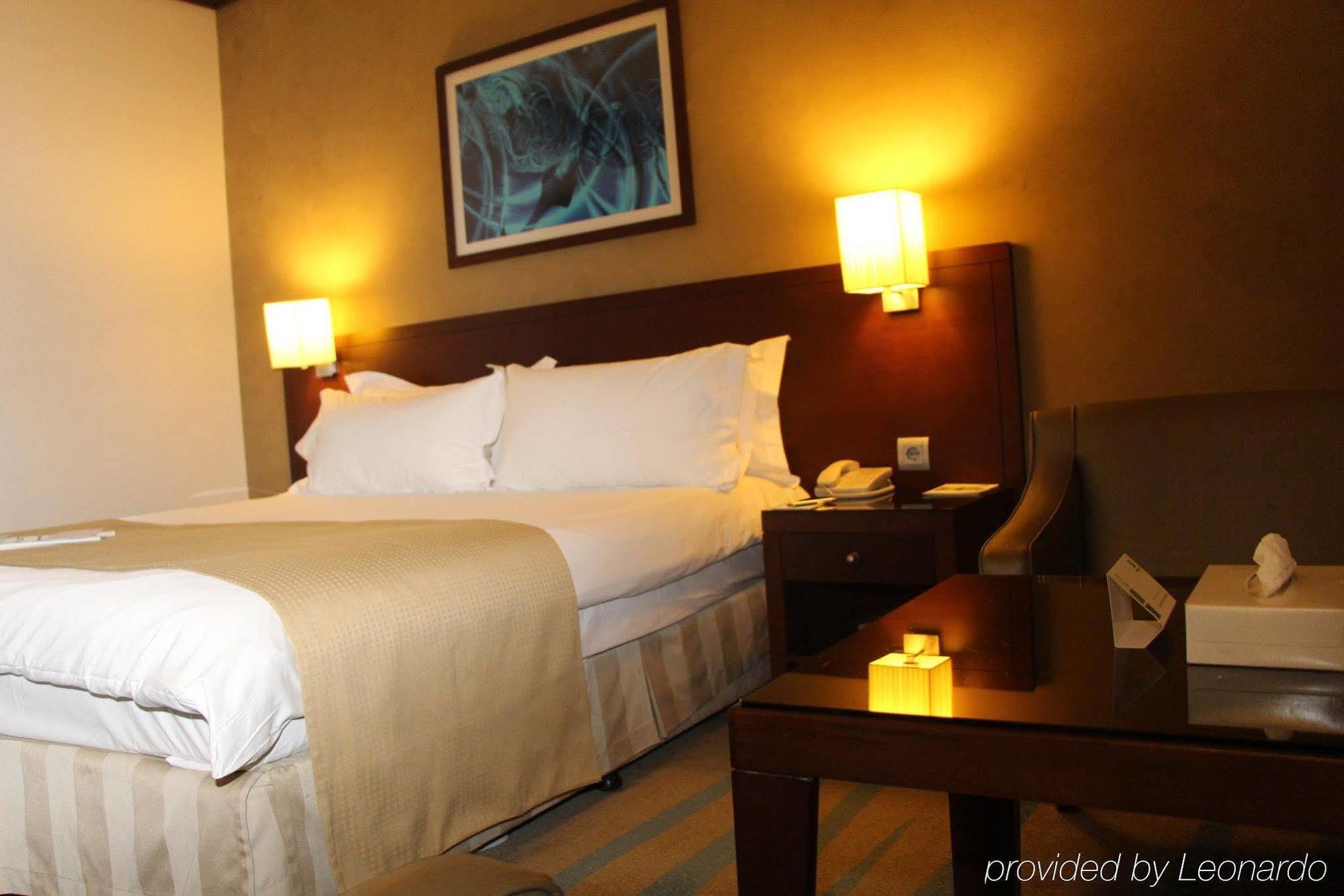 Holiday Inn Riyadh Izdihar By Ihg Exterior photo