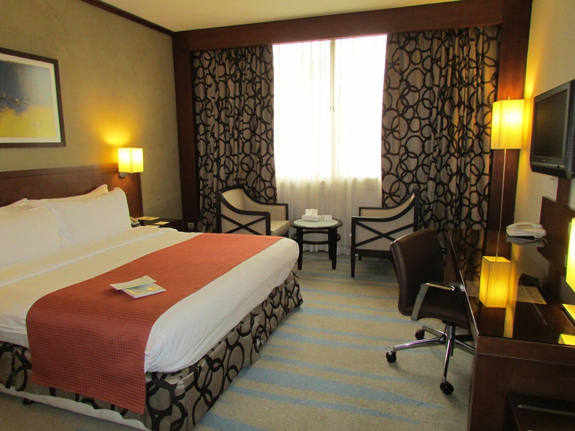 Holiday Inn Riyadh Izdihar By Ihg Exterior photo