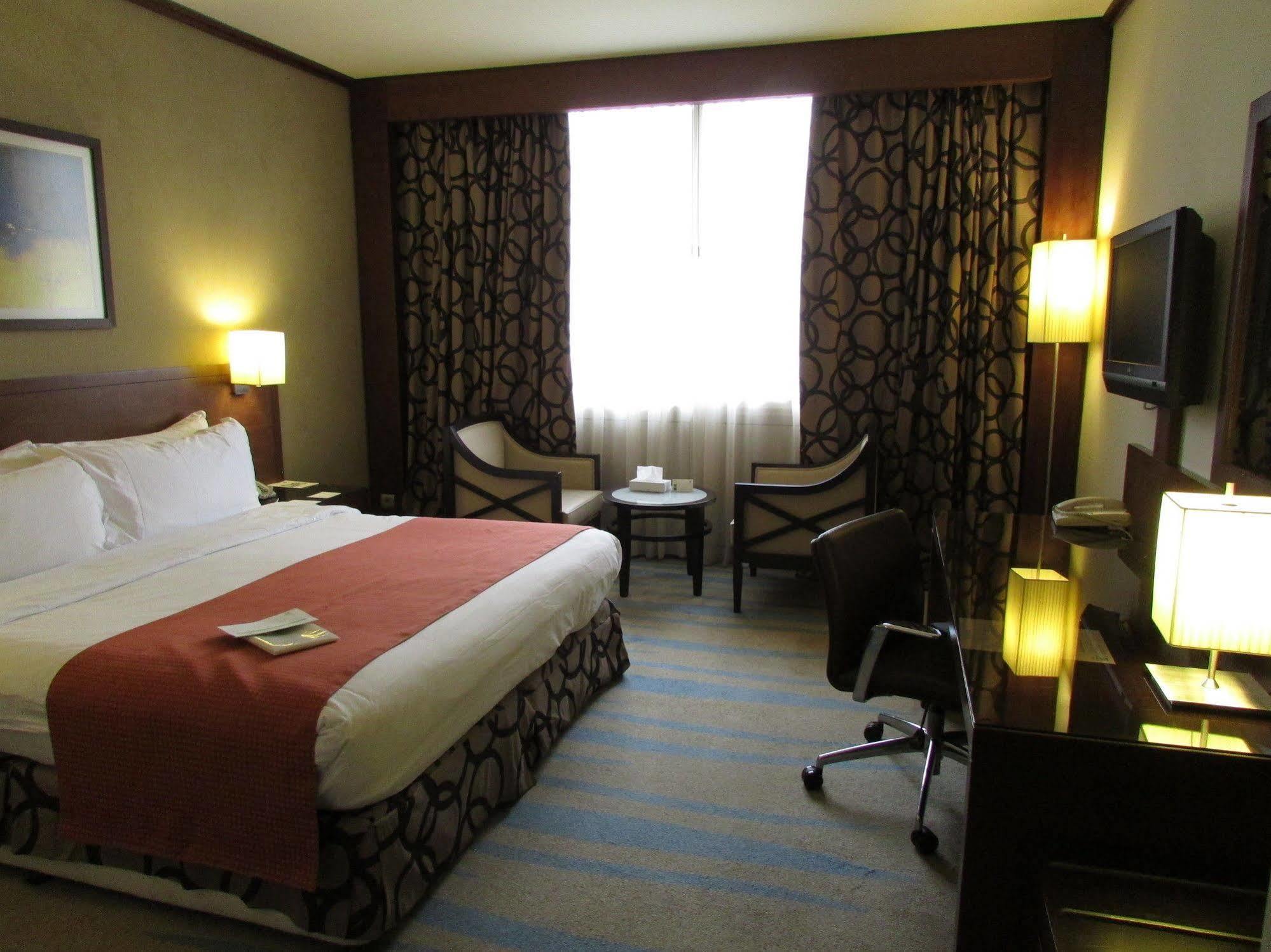 Holiday Inn Riyadh Izdihar By Ihg Exterior photo