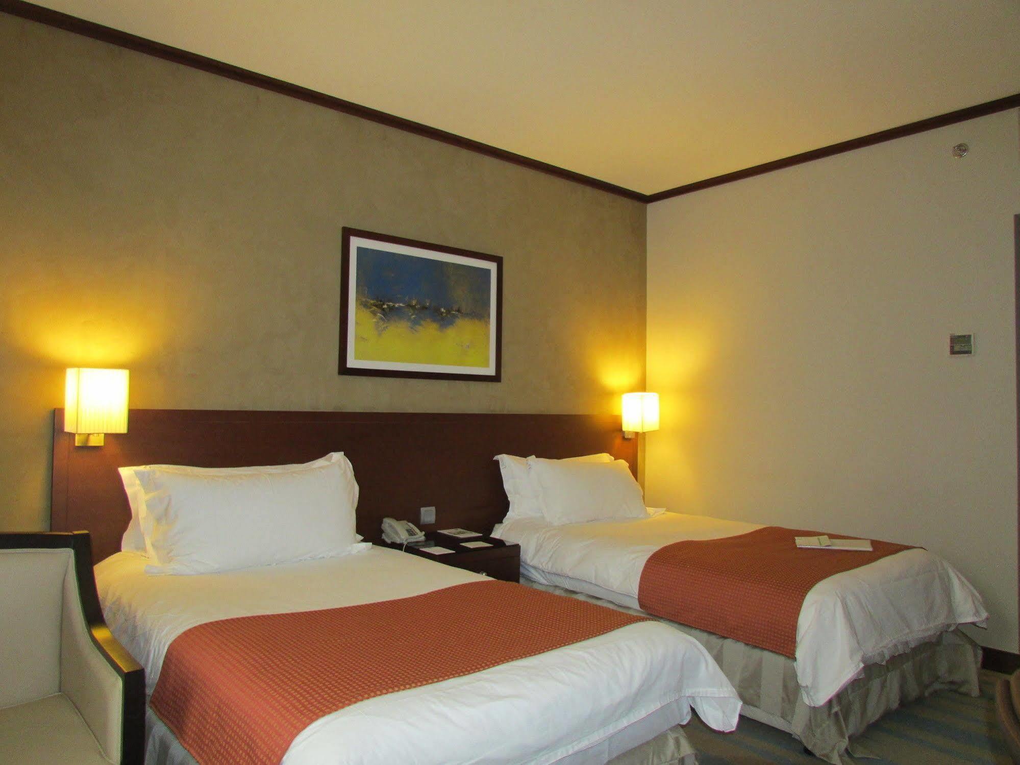 Holiday Inn Riyadh Izdihar By Ihg Exterior photo
