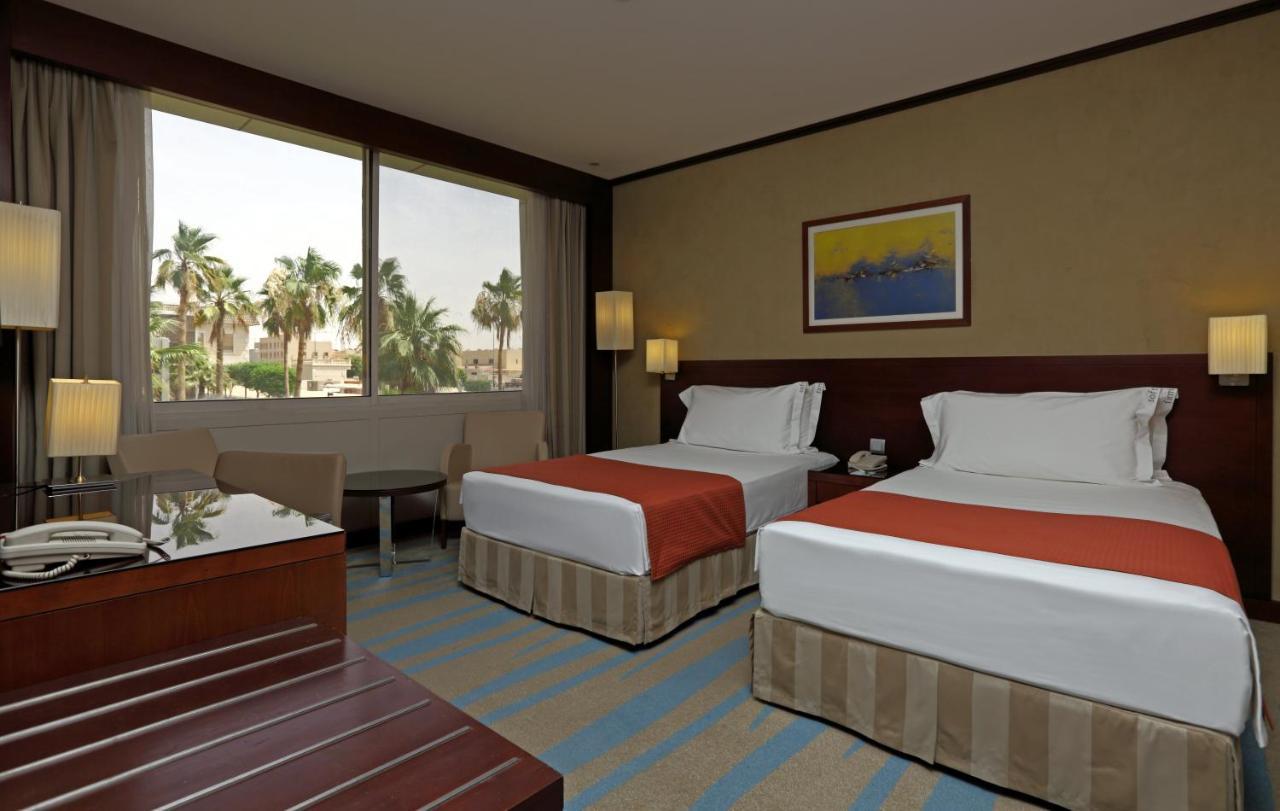 Holiday Inn Riyadh Izdihar By Ihg Exterior photo