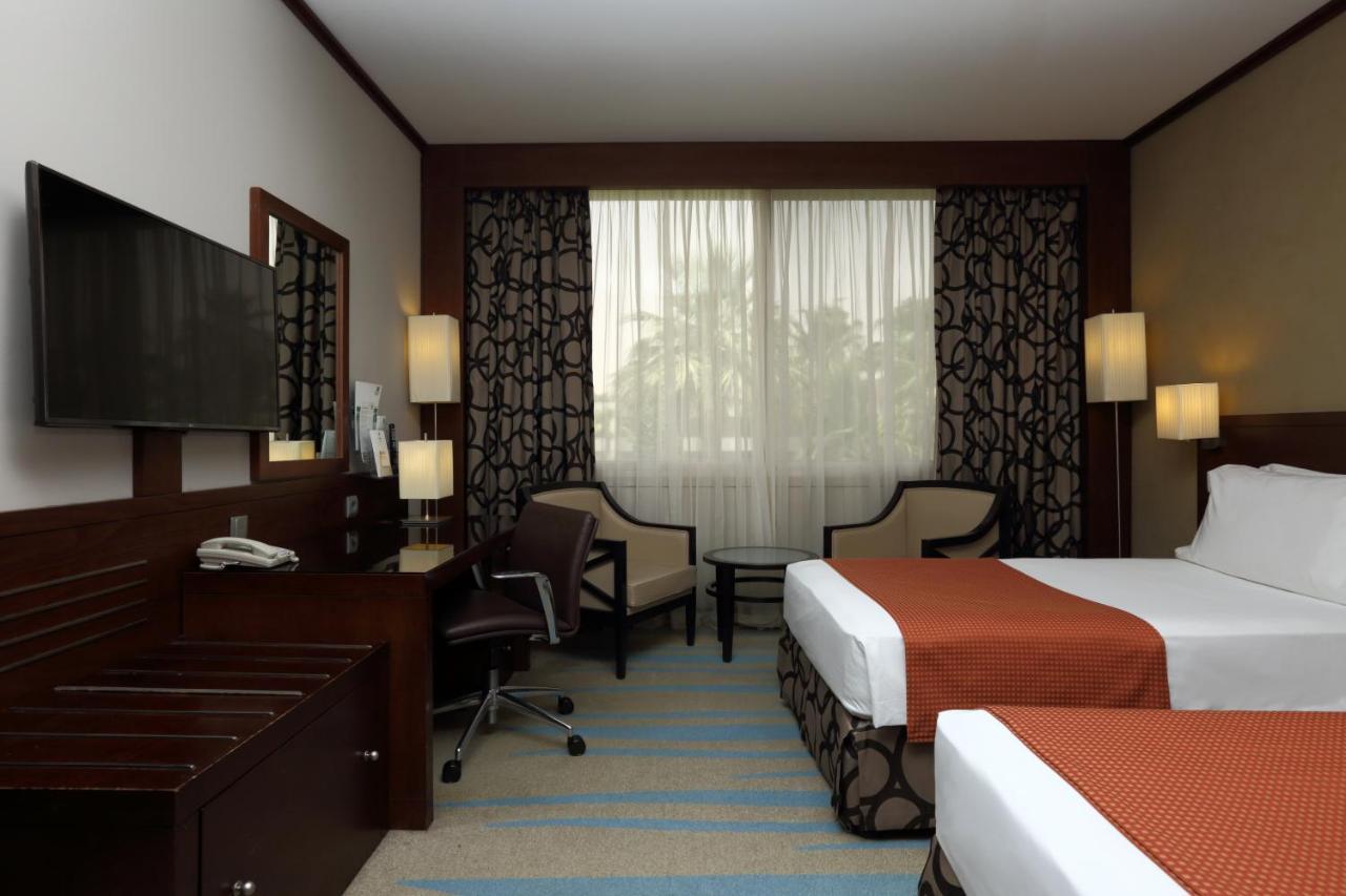 Holiday Inn Riyadh Izdihar By Ihg Exterior photo
