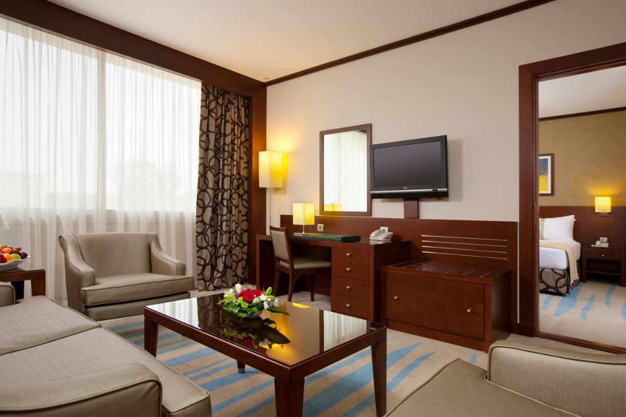 Holiday Inn Riyadh Izdihar By Ihg Exterior photo