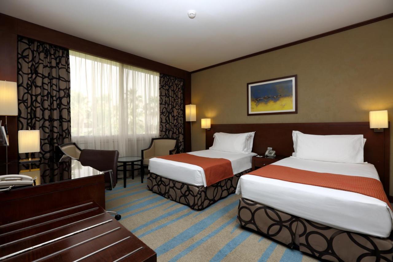 Holiday Inn Riyadh Izdihar By Ihg Exterior photo